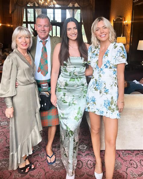 Danni Menzies flashes toned legs in family pic - but fans are
