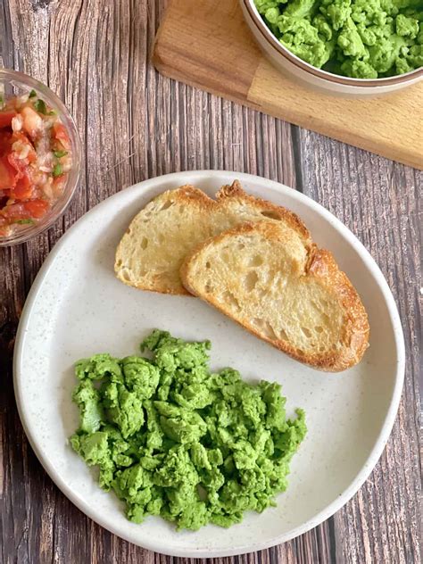 Green Spinach Scrambled Eggs (Healthy Breakfast Scramble) — Love