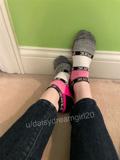 POV: Your local goth girl says yes to stepping on you🖤😈🦶 : r/TheSockDrawer