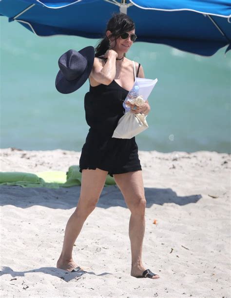Daily Celebrities Paparazzi, Candid and Photoshoot Pictures: Courteney