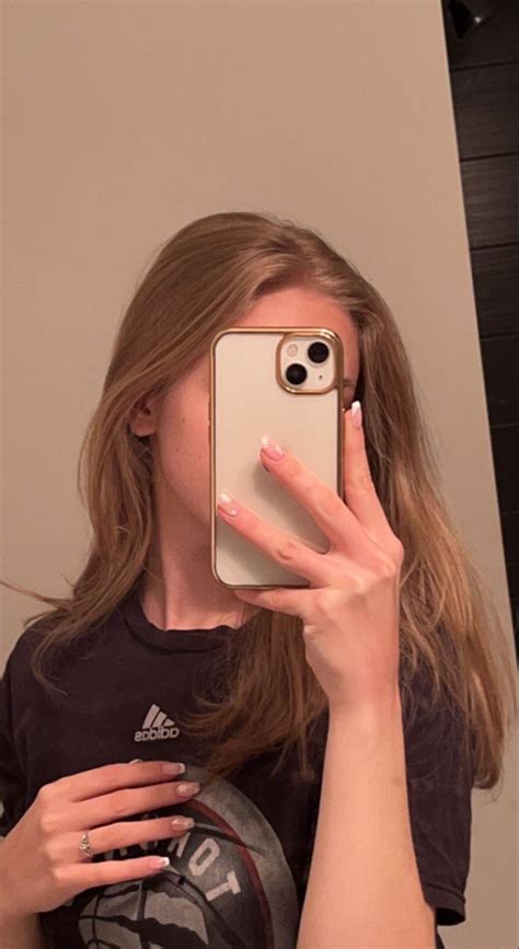 mirror selfie en  productos de apple como posar  fotos