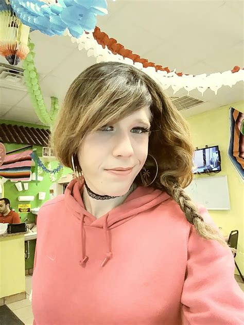 30 an flirty, Femboy, Trans sub/switch available to be bossed around