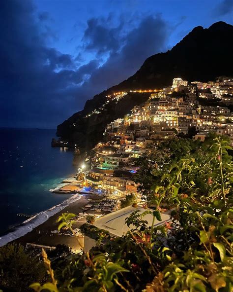 Heather Graham, 52, soaks up the sun in a cream bikini during Italian