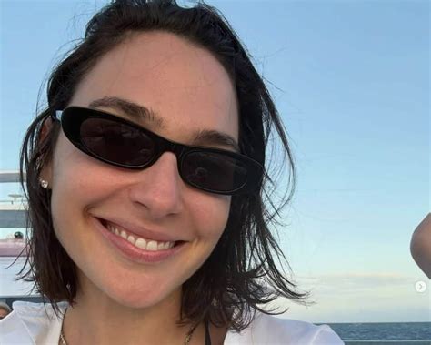 gal gadot chooses costa rica    years getaway
