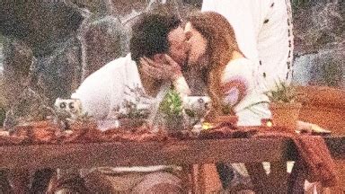 Hailee Steinfeld & Josh Allen Kiss On Dinner Date In Mexico: Photo ...