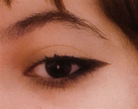 simple eye