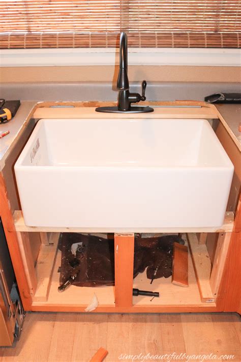 how to put in a farmhouse sink