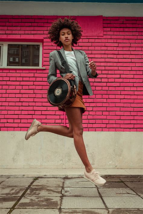 Bella | The Fox Magazine