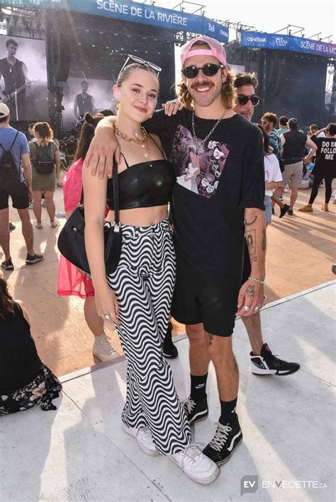 15 adorables photos d'Emi Chicoine et son amoureux connu