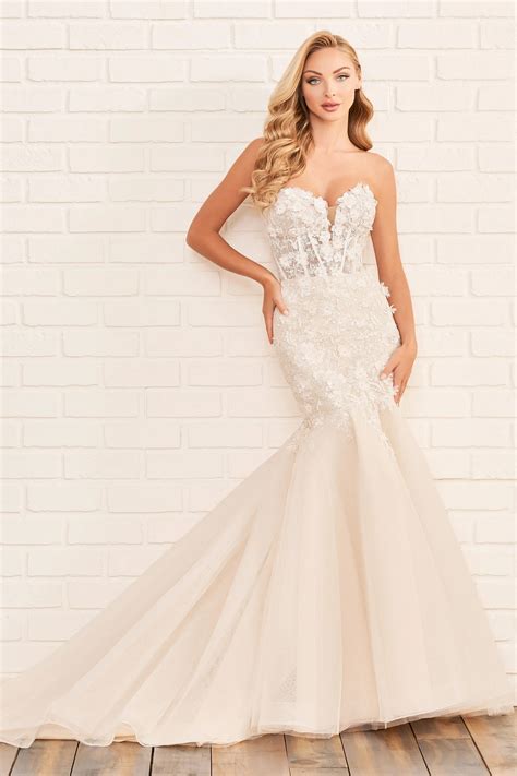 Fitted Bridal Gowns | Enchanting by Mon Cheri