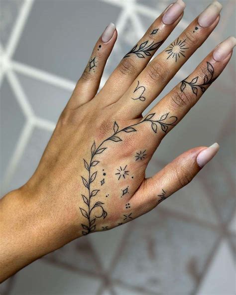 31 Hand Tattoos for Your New Ink Inspiration