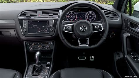 2017 Volkswagen Tiguan 2.0 TDI 4Motion R-Line (UK-Spec) | Interior, Cockpit