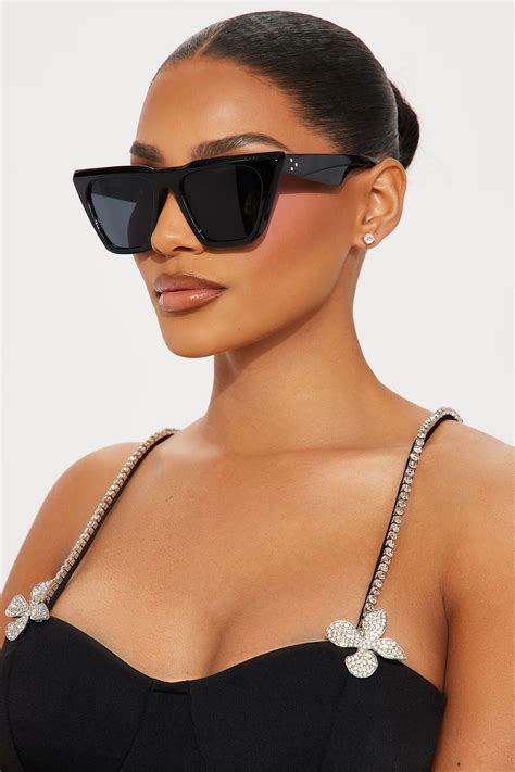 Modern Maven Sunglasses - Black | Fashion Nova