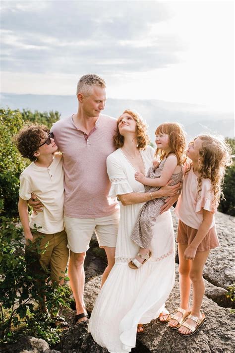 wear   family photo session  tips  beautiful family