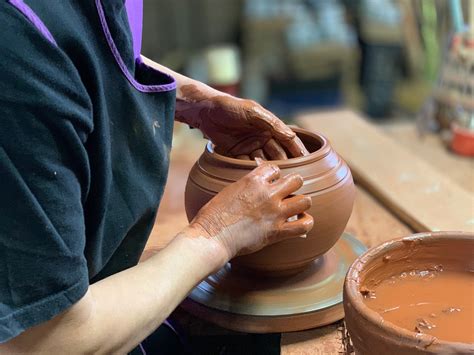 pottery handbook  photo  pixabay