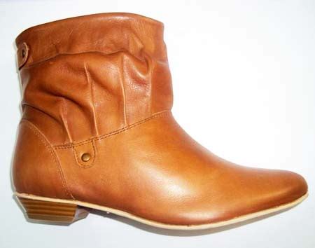 ladies leather shoes    price  agra id