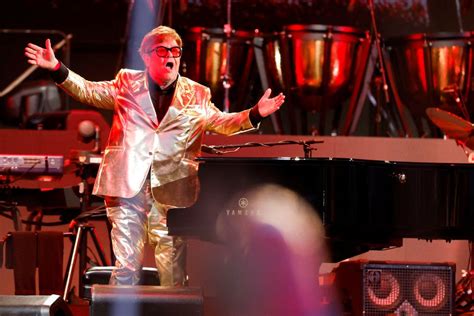 Elton John enthralls Glastonbury in final UK show | Reuters