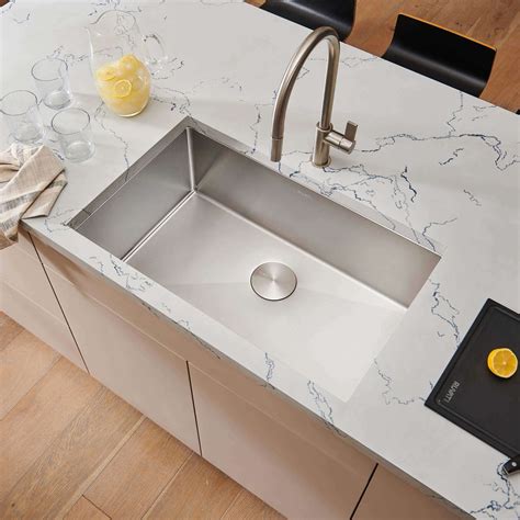 Ruvati 28-inch Undermount 16 Gauge Stainless Steel Kitchen Sink Rounded