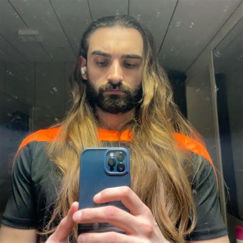 Wat to wash first, my hair or this dirty ass mirror🤣 | Scrolller