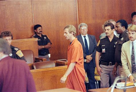 7 Chilling Details from Jeffrey Dahmer Crime Scene Photos Graphic You Won't Believe - 9axn864