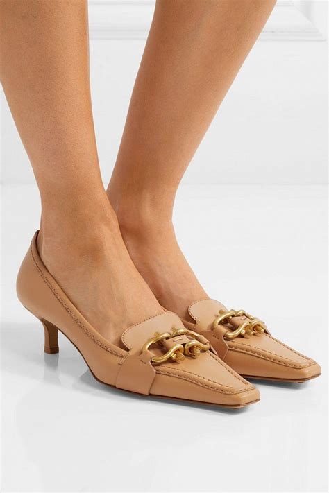 Обувь с квадратным носом - снова в моде | Leather pumps, Kitten heel ...