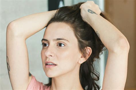 Как избавиться от подкожных прыщей? | Гель Клиндовит®