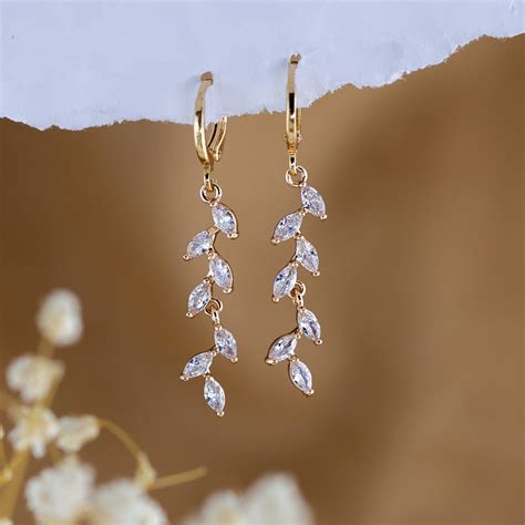 simple elegant earrings gold 1