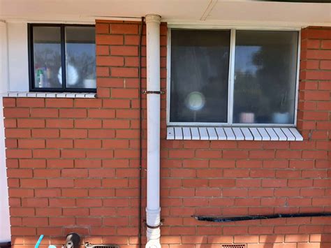 DIY Home Decor Project: How to spray paint aluminium window frames