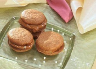 Лешникови целувки с шоколад | Recipe | Food, Desserts, Cookies