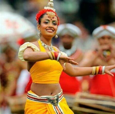 Beautiful Sri Lankan woman | Sri lanka, Cultural events, Traditional dance