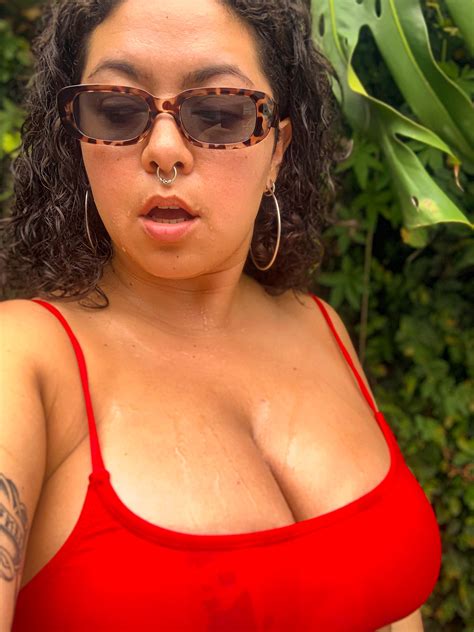 It's hot in here, isn't it? : r/TightWetClingy