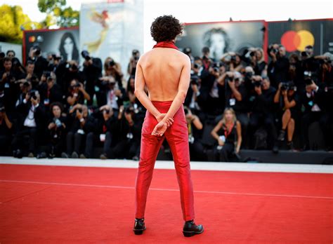Tendance sexy: Seriez-vous prêts à porter le dos nu comme Timothée