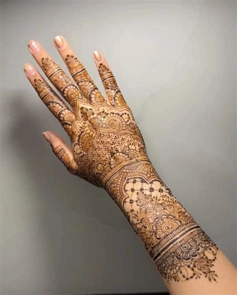 25 Simple Back Mehandi Designs: A Stunning Collection