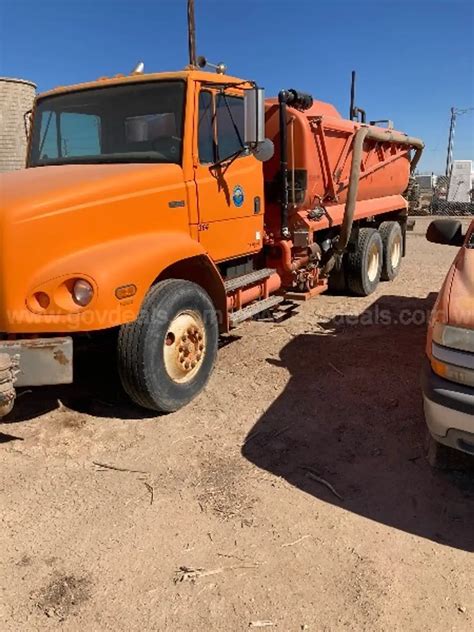 1999 Freightliner FL112 | AllSurplus