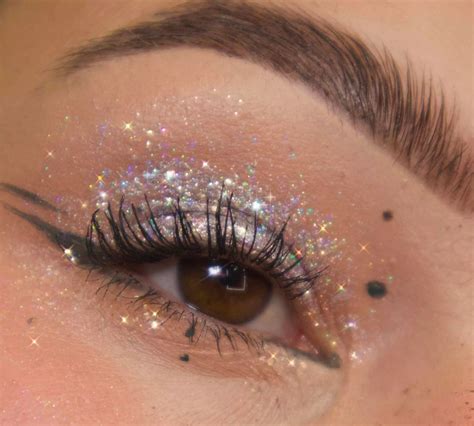 Holographic Makeup Trend Makes A Comeback - Tira