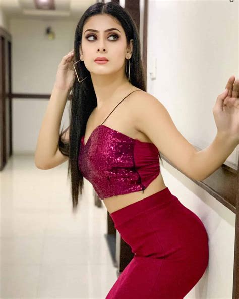 Top 10 Isha Malviya Hot And Sexy Photos
