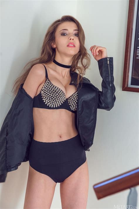 Mila Azul : r/StandingNudeWomen