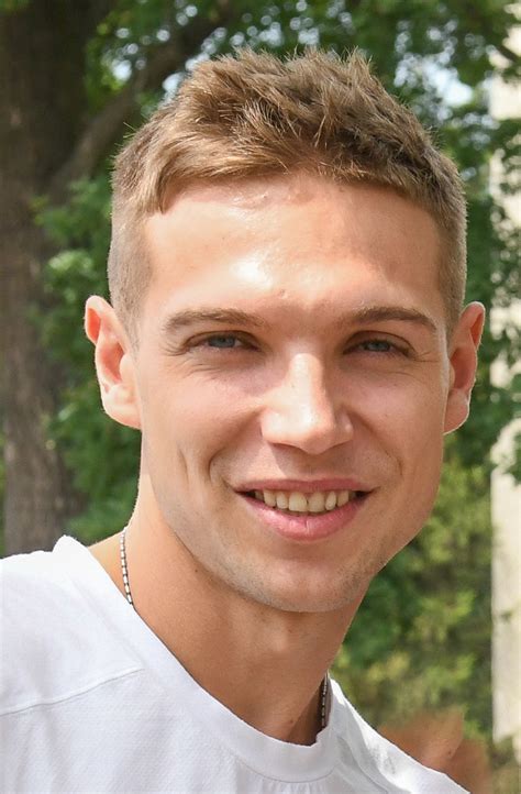 Олександр Петренко - біографія актора серіалу "Школа"