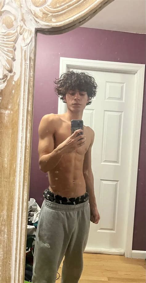 hommes mignons mecs muscles cheveux afro