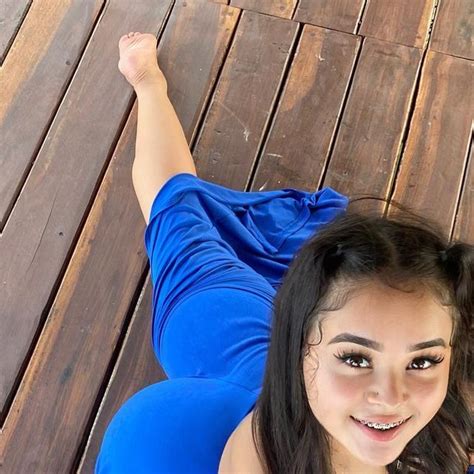 Valarie Ruvalcaba on Instagram: "1 or 2 ☺️💙" in 2024 | Beautiful women ...