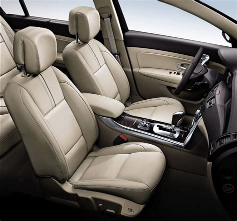Car Blog Review: 2011 Renault Latitude Debuts At Moscow【Video】