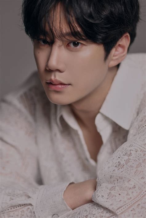 Lee Jun Young Unveils Charismatic New Profile Photos | Soompi