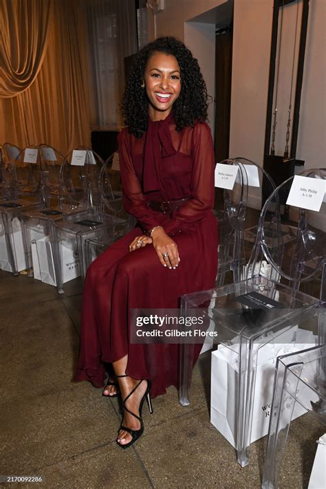 Malika Andrews's feet