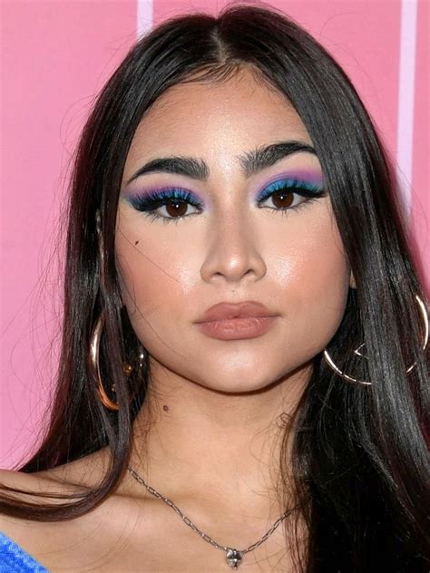 Paloma Mami | Bad bunny makeup look, Latin makeup looks, Puerto rican