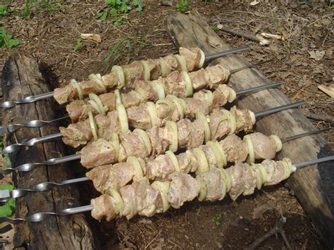 Сколько нужно кг мяса для шашлыка на 10 человек??? | Ответы Mail