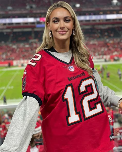 Veronika Rajek shows off 'legs for days' as Tom Brady admirer wows with