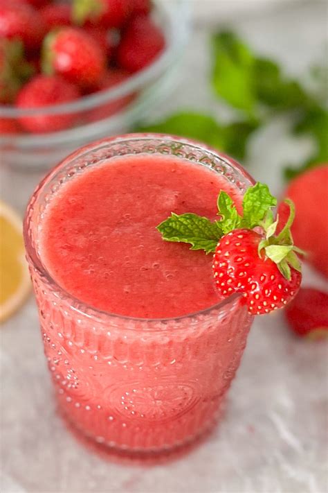 STRAWBERRY WATERMELON SMOOTHIE - The Tasty Chapter