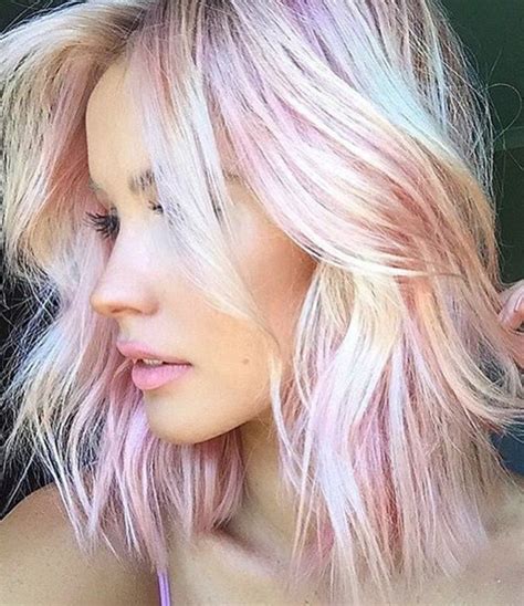 Блонд с цветными прядями - 62 фото