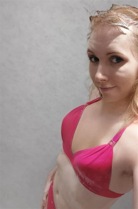 Love a warm shower ;) : r/GoneWildCD