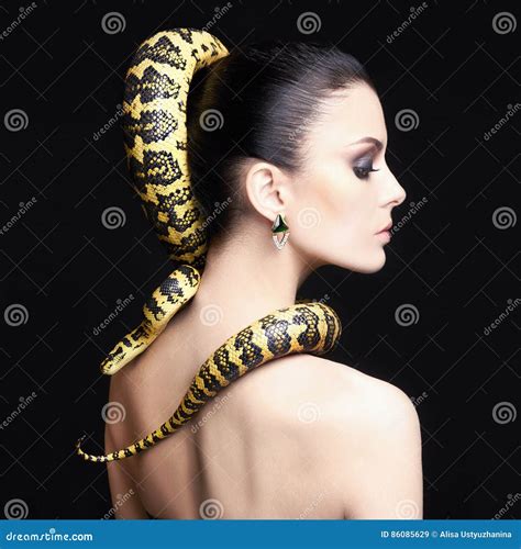 how do you snake losing hair indoors 9